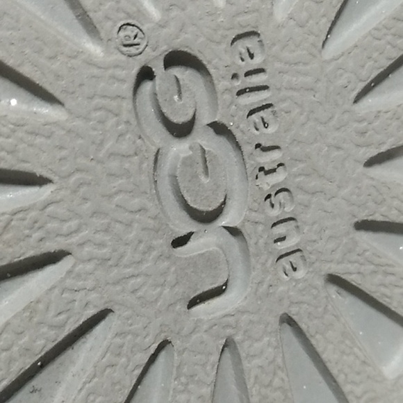 Authentic UGG Silver Sequined Boots Gently Worn Sz.6 Can Fit Bigger - Picture 8 of 8